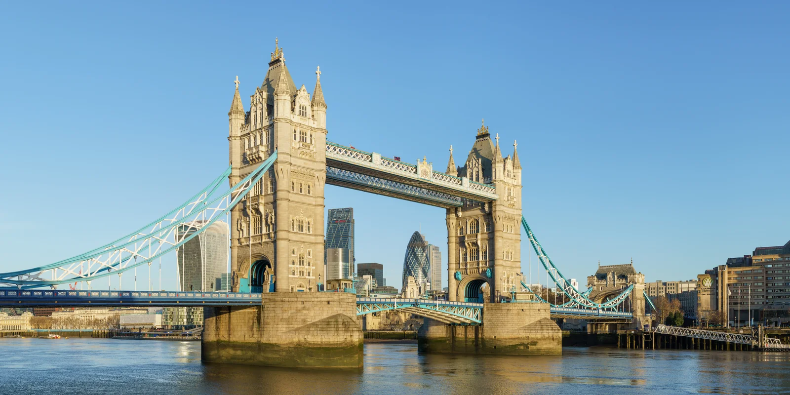 Tower Bridge über der Themse in London