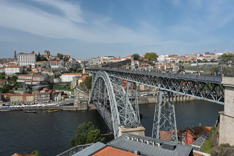 Porto mit der Ponte Dom Luís I über dem Douro